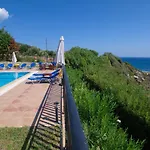 וילה Korfos *